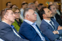 20260129_MAPI_Hold_Larus-600