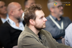 20260129_MAPI_Hold_Larus-605