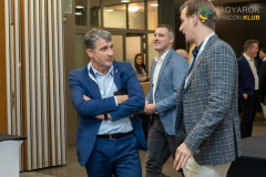 20260129_MAPI_Hold_Larus-747